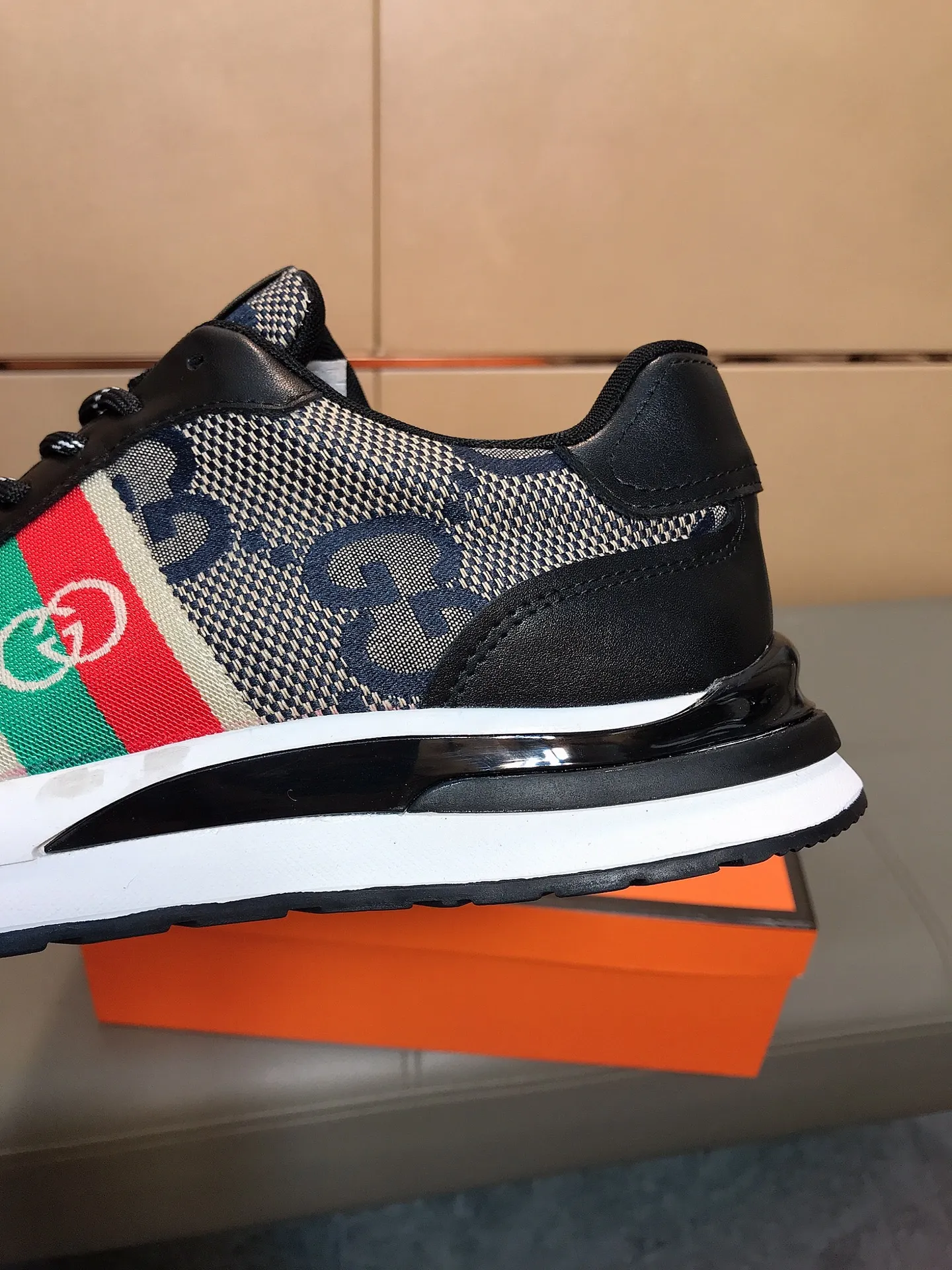 Factory price 400 👟👟💥[GUCCI] Gucci men’s casual shoes are absolutely popular 🔥The ultimate matching item for trendy men! Irresistible charm of super texture, the main recommendation, the upper is made of high-quality cowhide + brand printed fabric, sheepskin lining + feet, wear-resistant rubber sole, noble and elegant! Extremely comfortable🎁🎁You can be as handsome as you want💪 Size: 38-44!